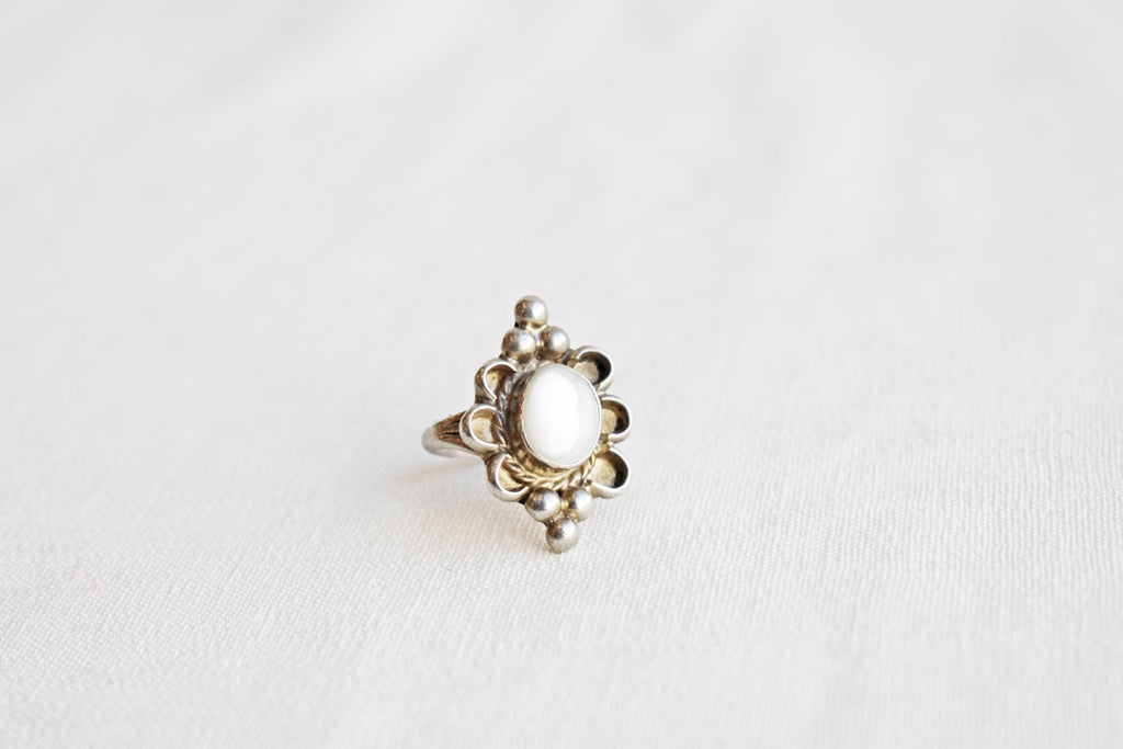 Vintage Mother Of Pearl Ring #132 - APORTA Shop