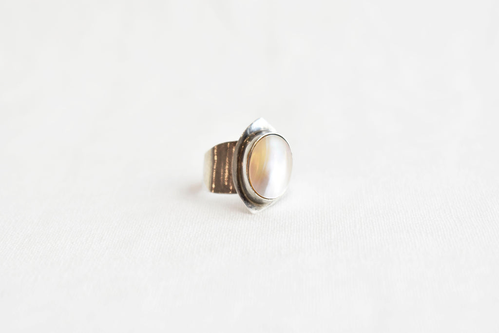 Vintage Mother of Pearl Sterling Silver Ring #182 - APORTA Shop